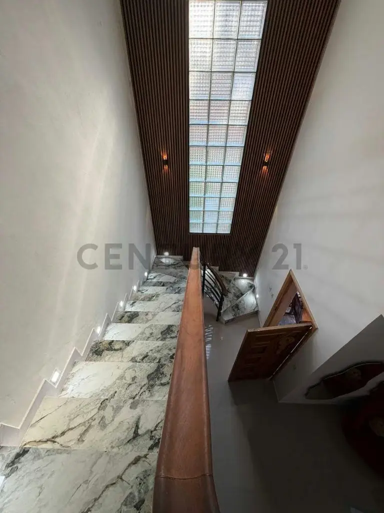 Casa En Vista Alegre 10ha/8ba/4pe 738mts2 - 4