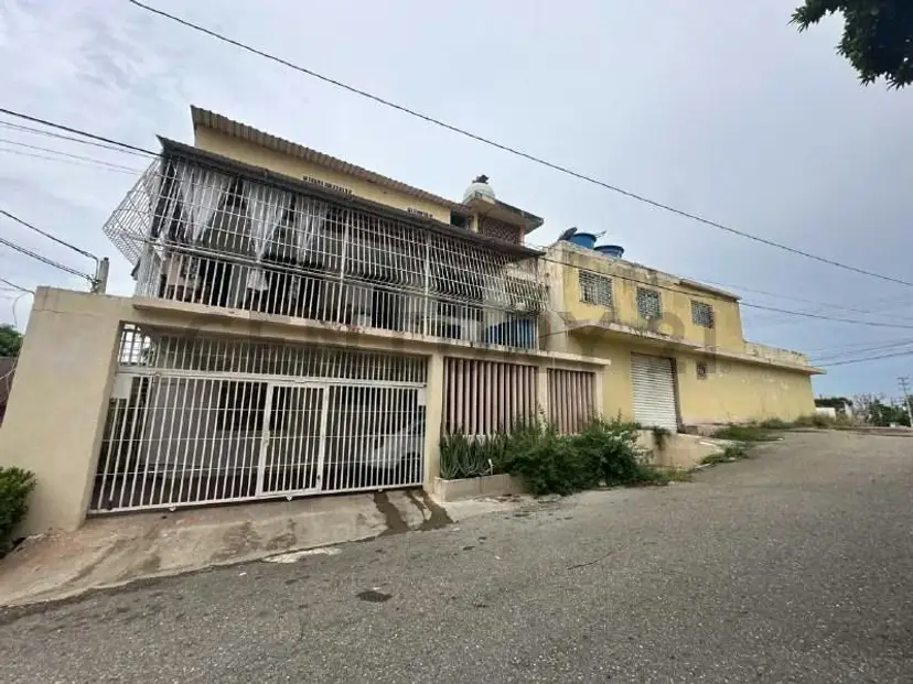 Edificio de Apartamento y Local Comercial en Maracaibo