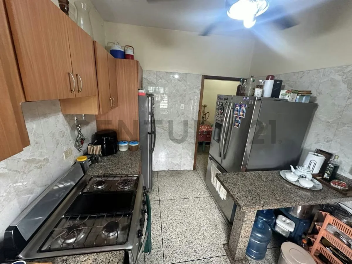 Edificio de Apartamento y Local Comercial en Maracaibo - 14