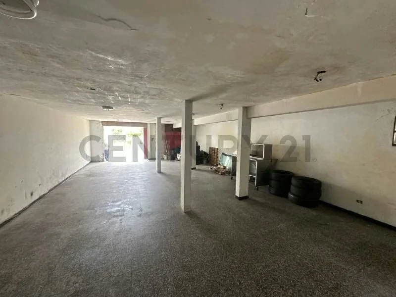 Edificio de Apartamento y Local Comercial en Maracaibo - 4