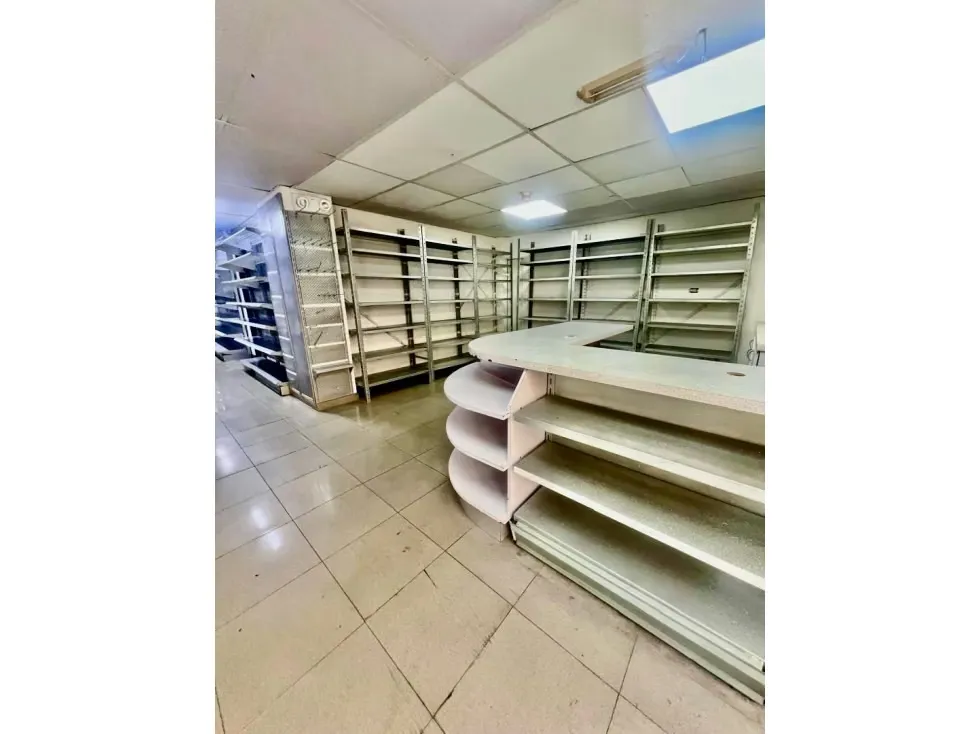 Se vende / alquila local comercial 198m2 Bello Monte - 2