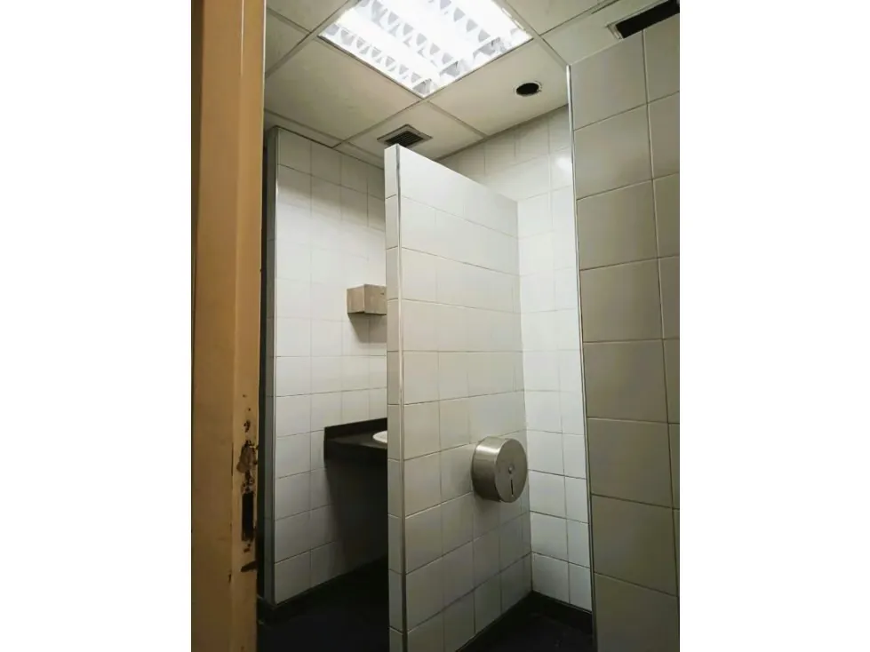 Alquilo local comercial 151m2 La Urbina 5895 - 18