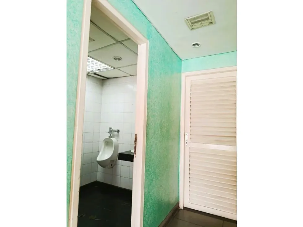 Alquilo local comercial 151m2 La Urbina 5895 - 20