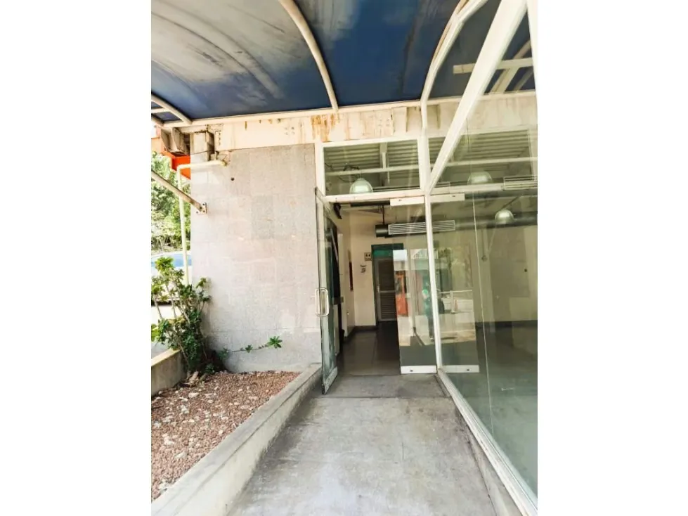Alquilo local comercial 151m2 La Urbina 5895 - 5