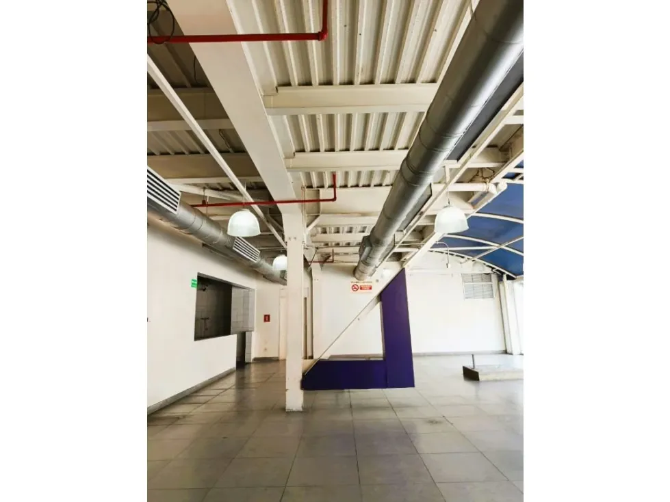 Alquilo local comercial 151m2 La Urbina 5895 - 6