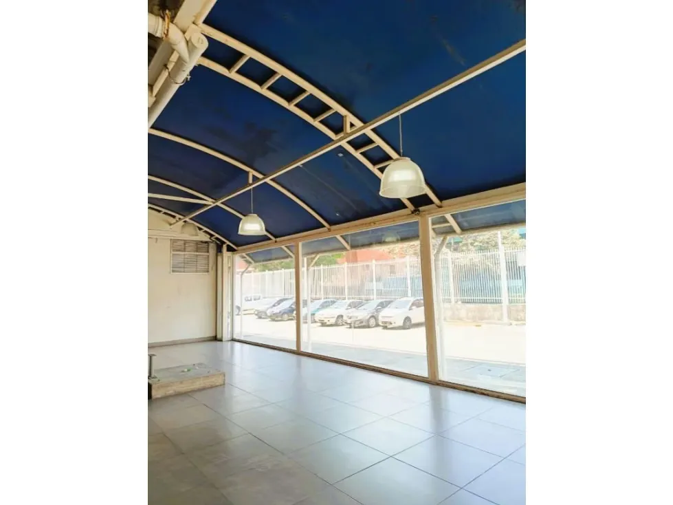 Alquilo local comercial 151m2 La Urbina 5895 - 9
