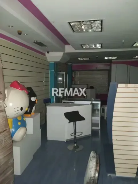 En Alquiler Local Comercial L-124 en el C.C El Plaza 1er Piso - 4