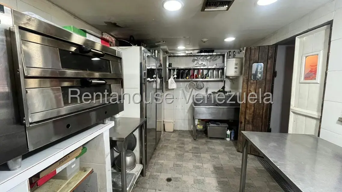 Local Comercial en Venta en Los Samanes, Distrito Metropolitano - 3