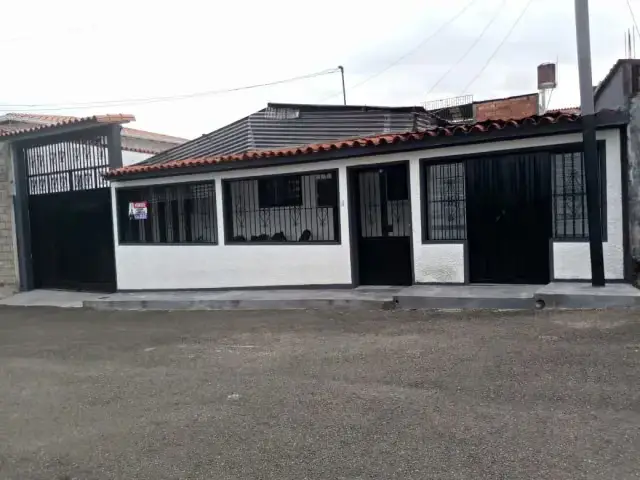 Se vende casa ubicada en cordero la pradera .