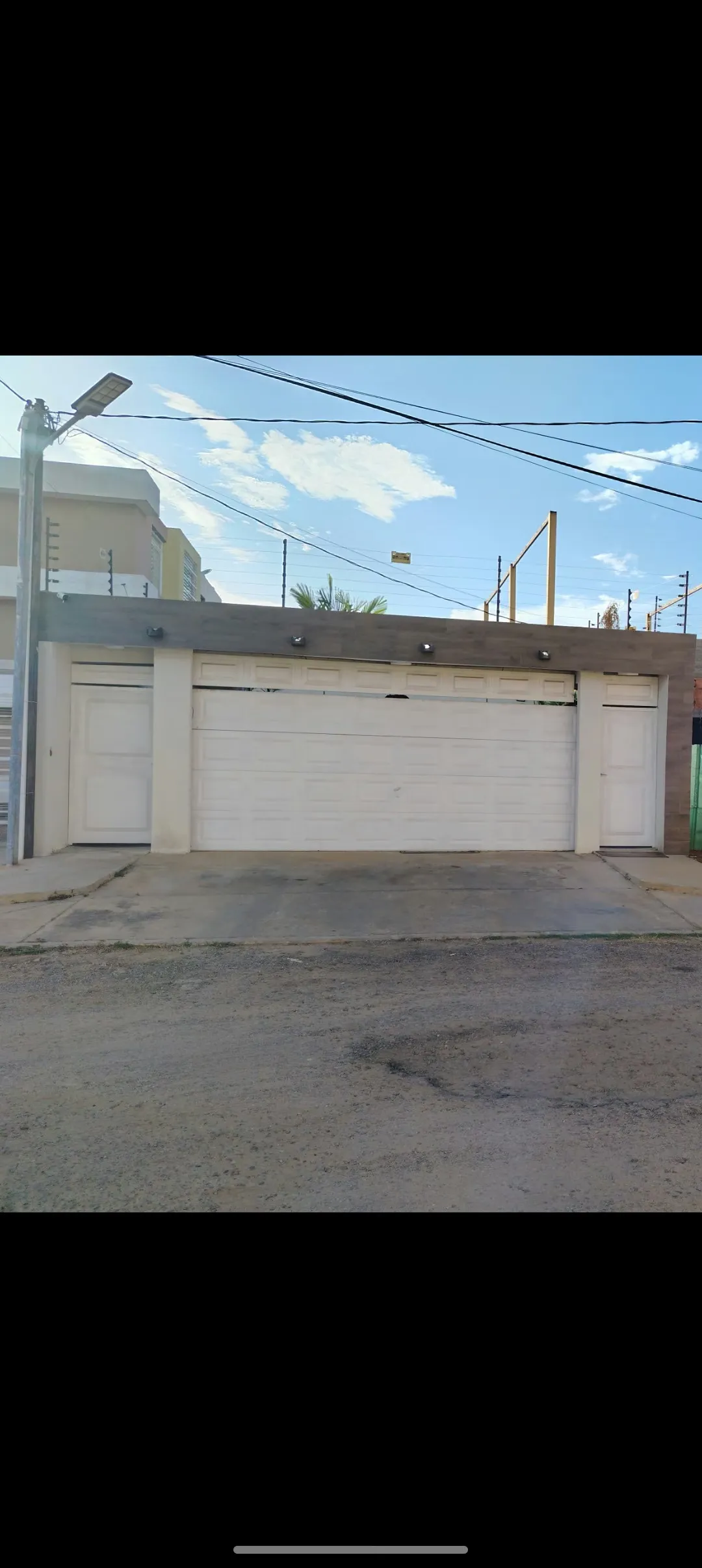 Se Vende Hermosa Casa Actualizada / Semi Amoblada