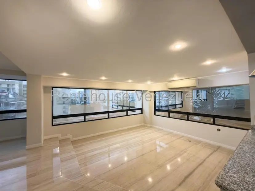 Apartamento (Multiples Niveles) en Alquiler en Los Palos Grandes, Distrito Metropolitano