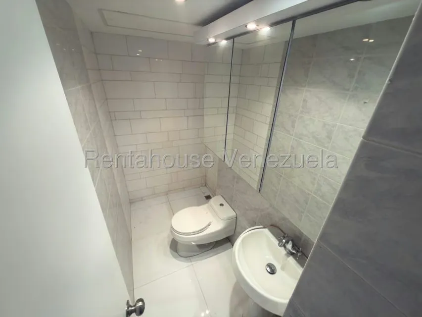 Apartamento (Multiples Niveles) en Alquiler en Los Palos Grandes, Distrito Metropolitano - 11