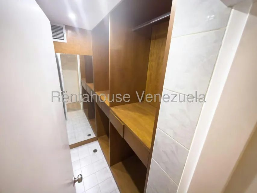 Apartamento (Multiples Niveles) en Alquiler en Los Palos Grandes, Distrito Metropolitano - 19