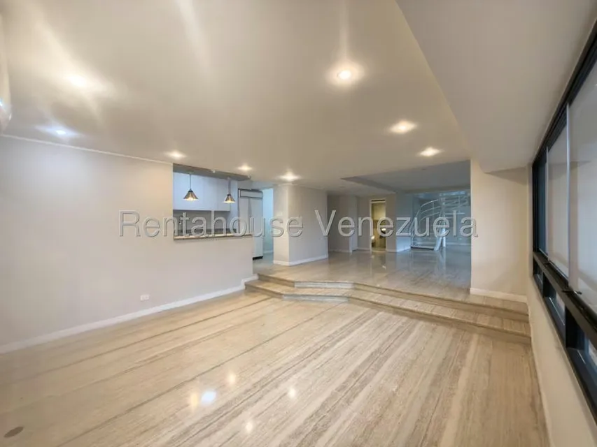 Apartamento (Multiples Niveles) en Alquiler en Los Palos Grandes, Distrito Metropolitano - 2