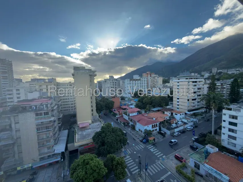 Apartamento (Multiples Niveles) en Alquiler en Los Palos Grandes, Distrito Metropolitano - 21