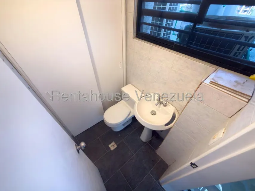 Apartamento (Multiples Niveles) en Alquiler en Los Palos Grandes, Distrito Metropolitano - 25
