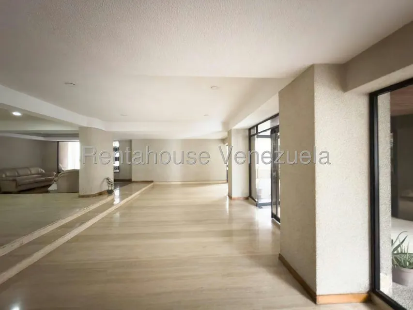 Apartamento (Multiples Niveles) en Alquiler en Los Palos Grandes, Distrito Metropolitano - 31