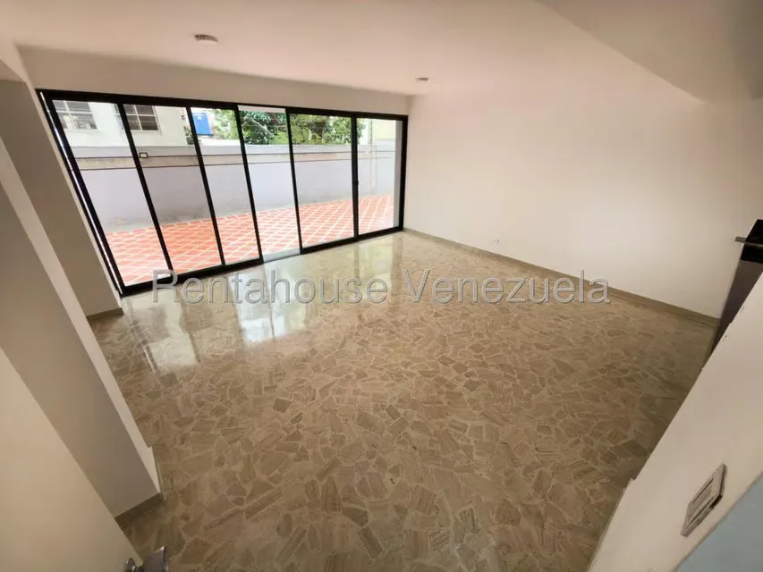 Apartamento (Multiples Niveles) en Alquiler en Los Palos Grandes, Distrito Metropolitano - 32
