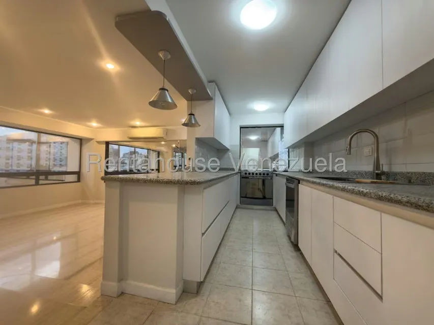 Apartamento (Multiples Niveles) en Alquiler en Los Palos Grandes, Distrito Metropolitano - 5