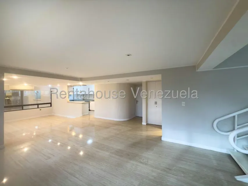 Apartamento (Multiples Niveles) en Alquiler en Los Palos Grandes, Distrito Metropolitano - 8