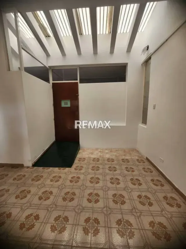 ALQUILER DE AMPLIA CASA COMERCIAL. 178M2. A una cuadra de Res. Morichal. NAGUANAGUA - 12