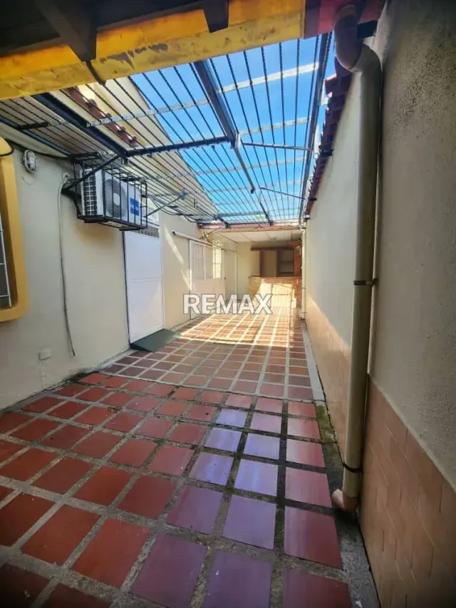 ALQUILER DE AMPLIA CASA COMERCIAL. 178M2. A una cuadra de Res. Morichal. NAGUANAGUA - 14