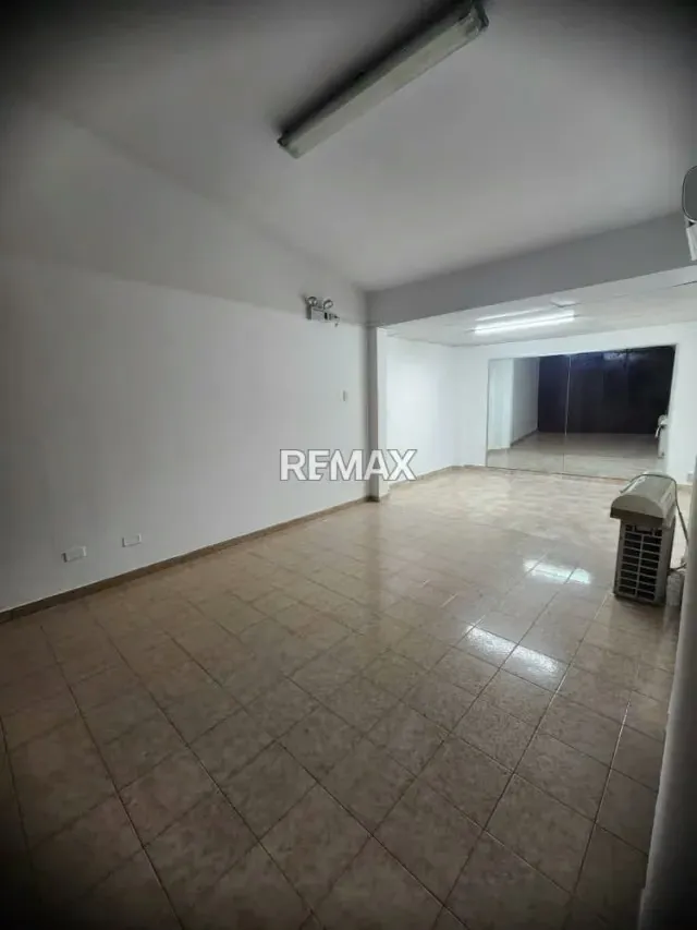 ALQUILER DE AMPLIA CASA COMERCIAL. 178M2. A una cuadra de Res. Morichal. NAGUANAGUA - 2