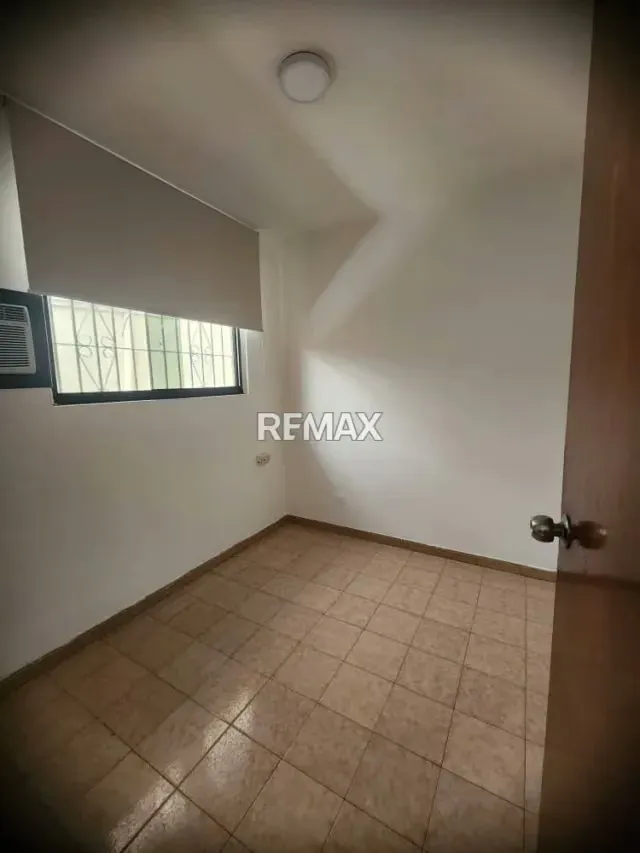 ALQUILER DE AMPLIA CASA COMERCIAL. 178M2. A una cuadra de Res. Morichal. NAGUANAGUA - 10