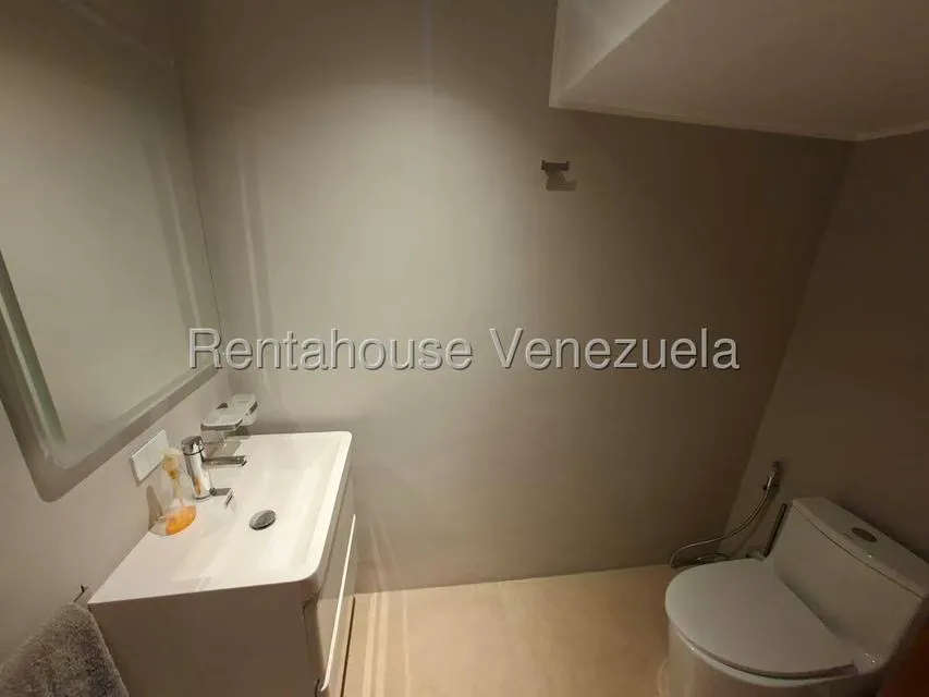 Casa (Multipes Niveles) en Venta en Los Palos Grandes, Distrito Metropolitano - 33