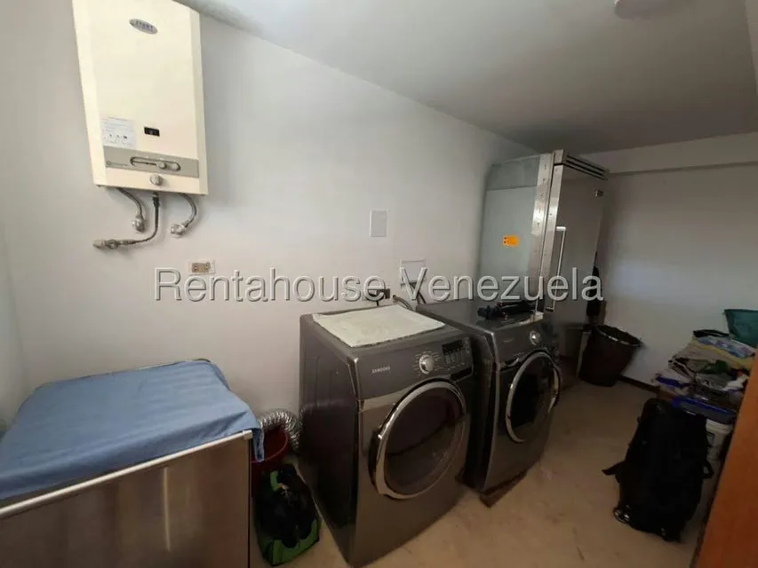 Casa (Multipes Niveles) en Venta en Los Palos Grandes, Distrito Metropolitano - 36