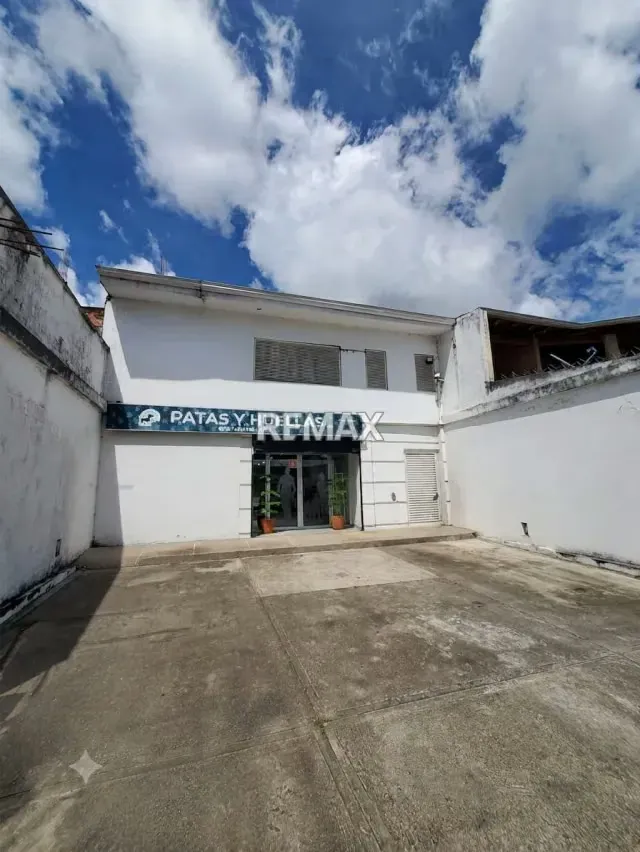 LOCAL COMERCIAL EN ALQUILER EN LA URB MERIDA