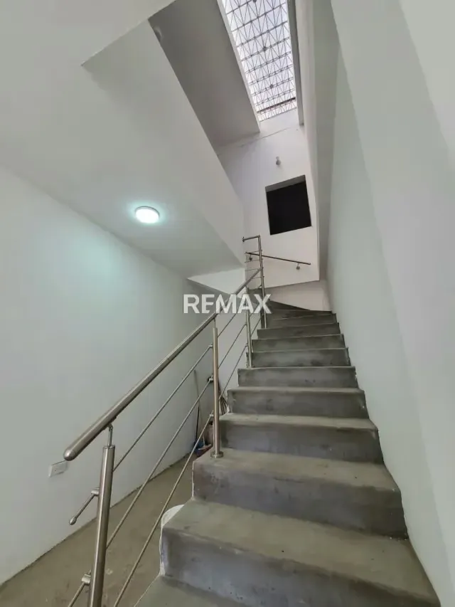 LOCAL COMERCIAL EN ALQUILER EN LA URB MERIDA - 2