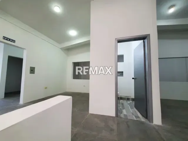 LOCAL COMERCIAL EN ALQUILER EN LA URB MERIDA - 4