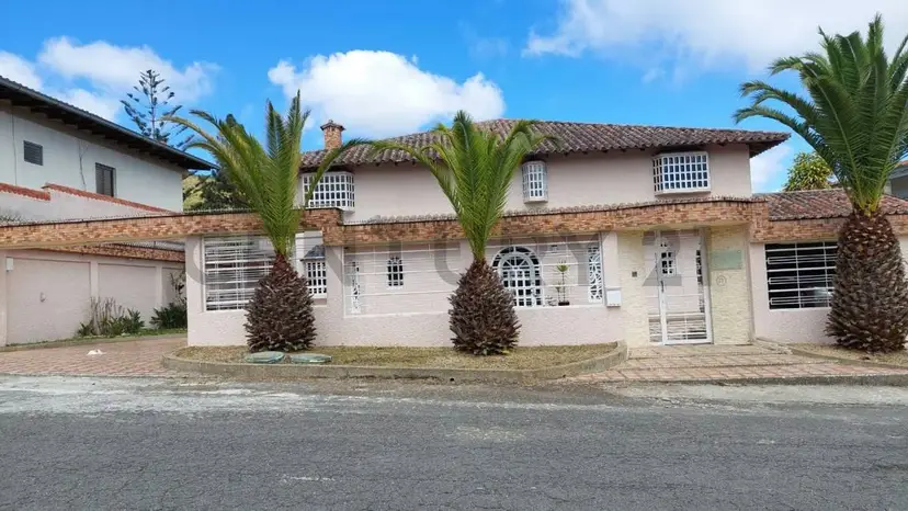 Casa Urb. Club de Campo San Antonio de los Altos.