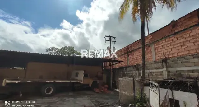 Venta de terreno con bloquera, casa, frente La Alcaldía Tocuyito La Guásima - 11