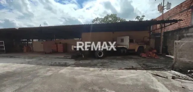 Venta de terreno con bloquera, casa, frente La Alcaldía Tocuyito La Guásima - 13