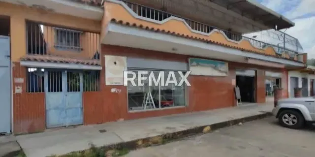 Venta de terreno con bloquera, casa, frente La Alcaldía Tocuyito La Guásima - 2