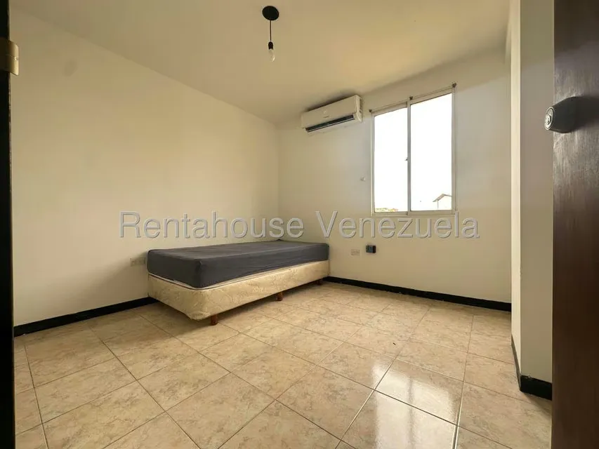 Apartamento (1 Nivel) en Alquiler en Patarata, Lara - 14