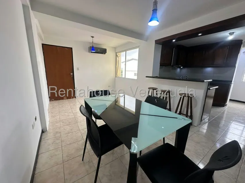 Apartamento (1 Nivel) en Alquiler en Patarata, Lara - 3