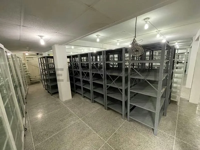 LOCAL COMERCIAL EN VENTA EN PUERTO LA CRUZ AV BOLIVAR - 4