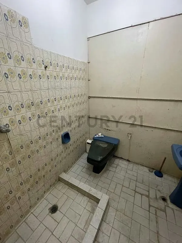 LOCAL COMERCIAL EN VENTA EN PUERTO LA CRUZ AV BOLIVAR - 7