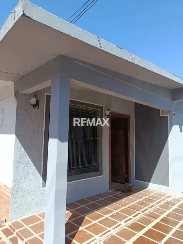 En Venta Casa Residencial o Comercial a pie de Calle buena ubicacion con Potencial en Avenida Negro Primero