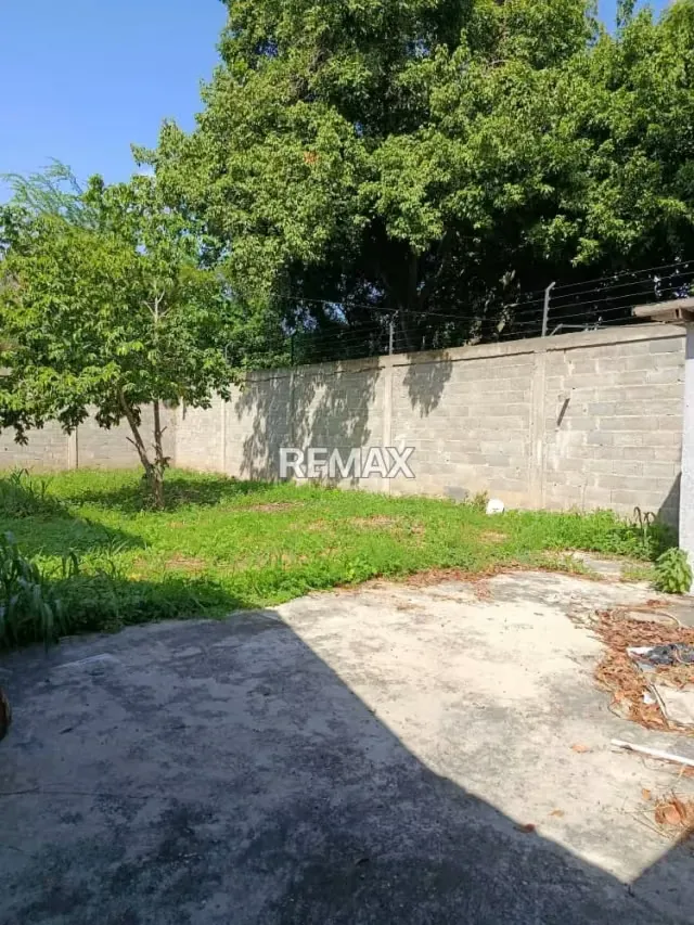 En Venta Casa Residencial o Comercial a pie de Calle buena ubicacion con Potencial en Avenida Negro Primero - 11