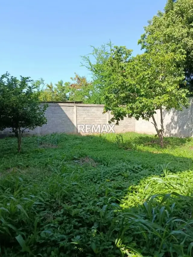 En Venta Casa Residencial o Comercial a pie de Calle buena ubicacion con Potencial en Avenida Negro Primero - 12