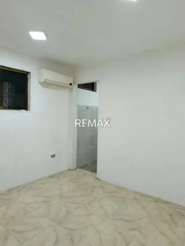 En Venta Casa Residencial o Comercial a pie de Calle buena ubicacion con Potencial en Avenida Negro Primero - 7