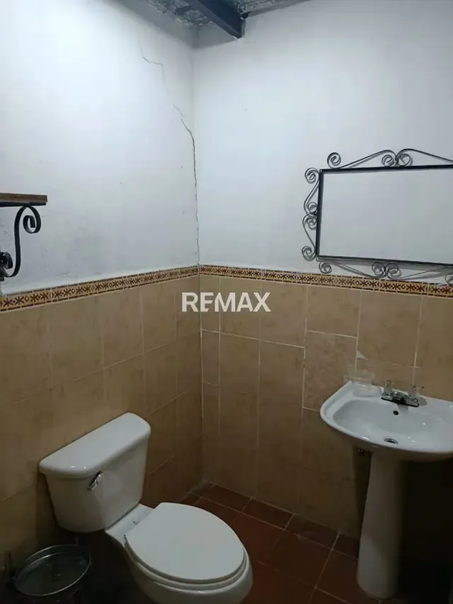 En Venta Casa Residencial o Comercial a pie de Calle buena ubicacion con Potencial en Avenida Negro Primero - 10