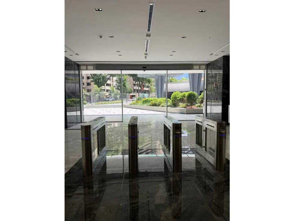 Ofrezco en venta OFICINA en EL ROSAL - Torre Esmeralda