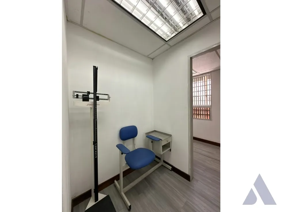 Alquilo cconsultorio 112m2 El Marques 5628 - 14