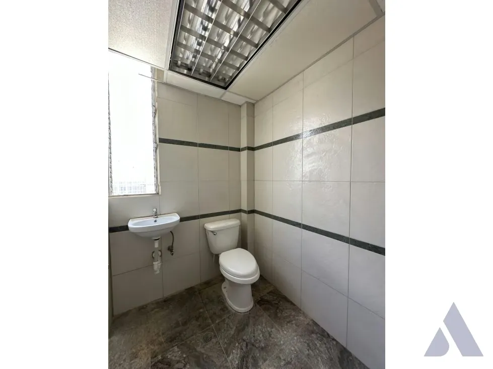 Alquilo cconsultorio 112m2 El Marques 5628 - 4