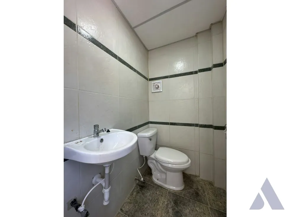 Alquilo cconsultorio 112m2 El Marques 5628 - 7